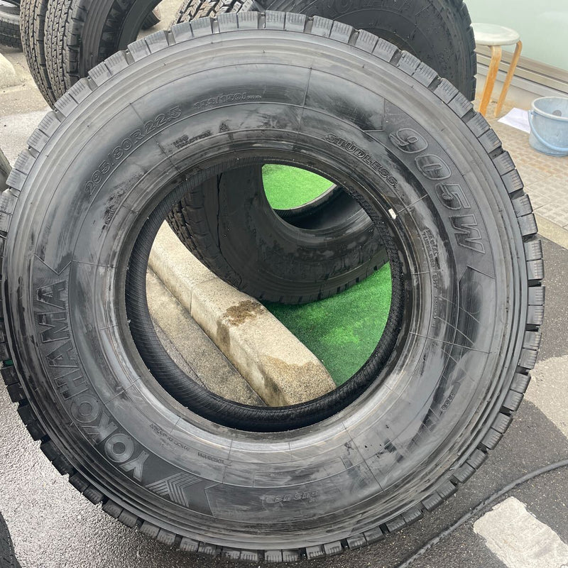 295/80R22.5 、中古地山　ヨコハマ　年式:2023年 2本セット:42000円