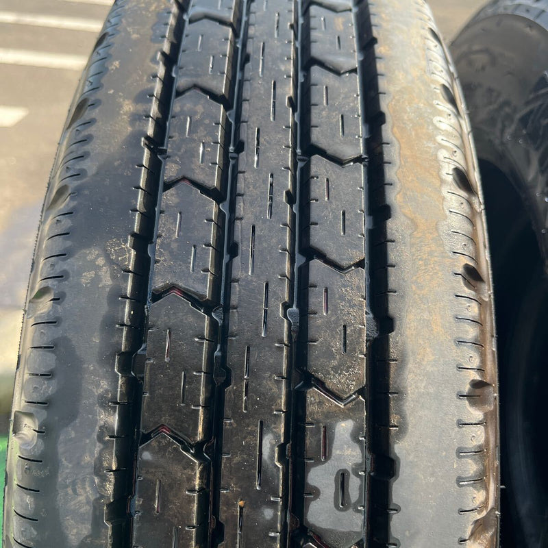 205/70R17.5 BRIDGESTONE, R202 中古タテ溝　激安美品　　6本セット：38000円