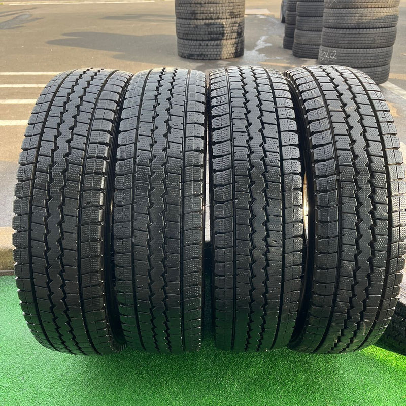 205/80R17.5 120/118 DUNLOP, LT03 中古　　　スタッドレス　激安美品　　4本セット：20000円