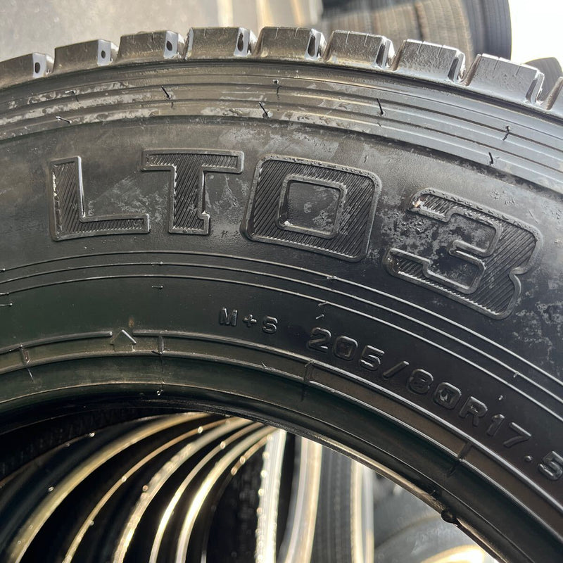 205/80R17.5 120/118 DUNLOP, LT03 中古　　　スタッドレス　激安美品　　4本セット：20000円