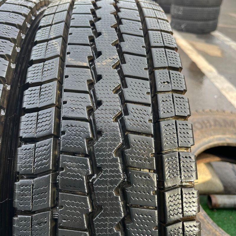 205/80R17.5 120/118 DUNLOP, LT03 中古　　　スタッドレス　激安美品　　4本セット：20000円