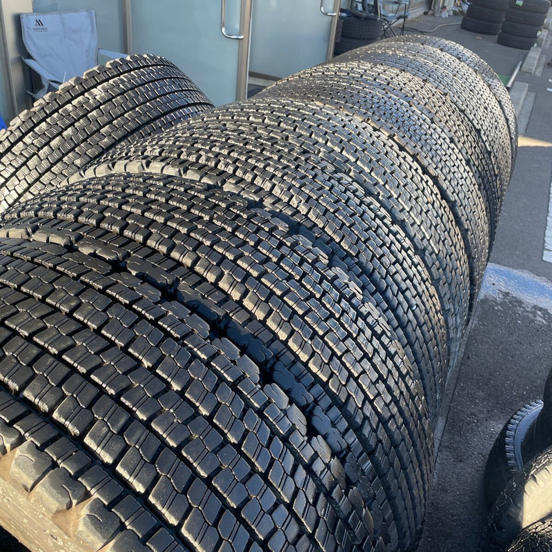 275/80R22.5 W900 中古地山　2020年UP ブリヂストン　激安美品　10本セット：180000円