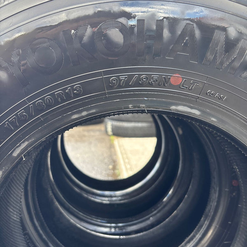 ヨコハマ 175/80R13 LT 97/95N 中古冬タイヤ 4本セット: 14500円