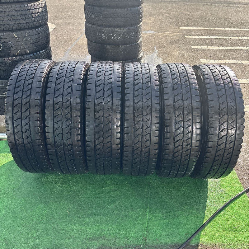 225/70R16 BRIDGESTONE W979 中古地山スタッドレス　6本セット：26000円