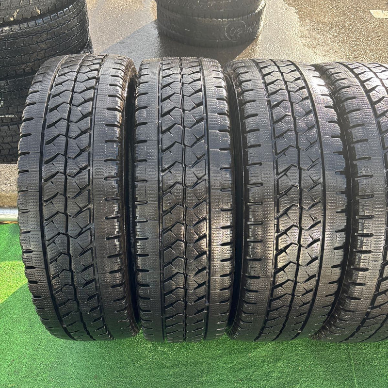 225/70R16 BRIDGESTONE W979 中古地山スタッドレス　6本セット：26000円