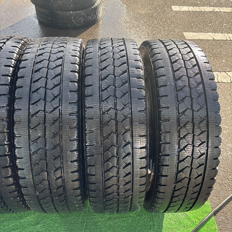 225/70R16 BRIDGESTONE W979 中古地山スタッドレス　6本セット：26000円