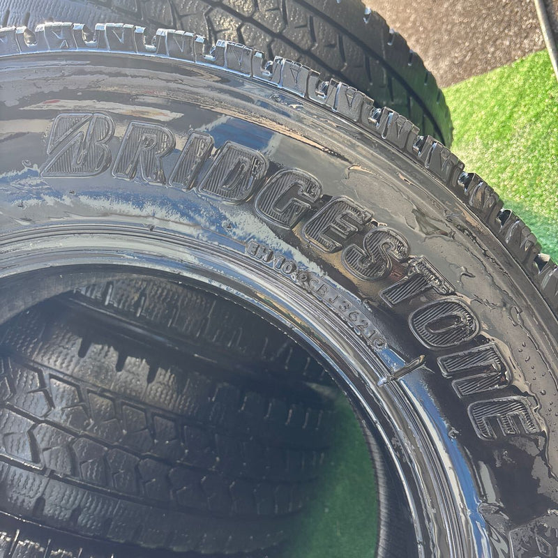 225/70R16 BRIDGESTONE W979 中古地山スタッドレス　6本セット：26000円