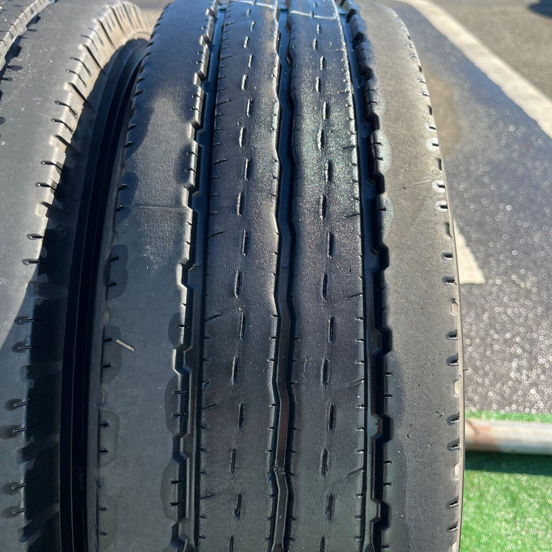 205/70R16 中古地山　ヨコハマ　激安美品　2本セット：8000円