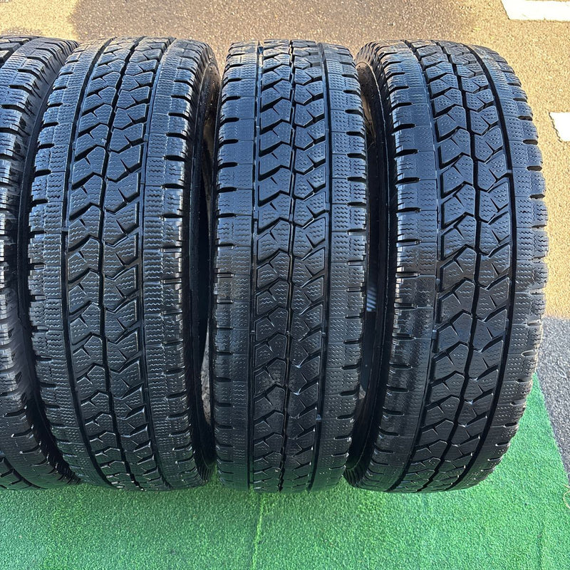 205/70R17.5 BRIDGESTONE W979 2022年製　中古地山　スタッドレス　4本＋1本セット：24000円