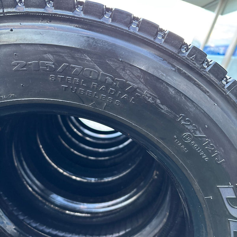 215/70R17.5 DUNLOP SP001 中古地山　スタッドレス　6本セット:38000円