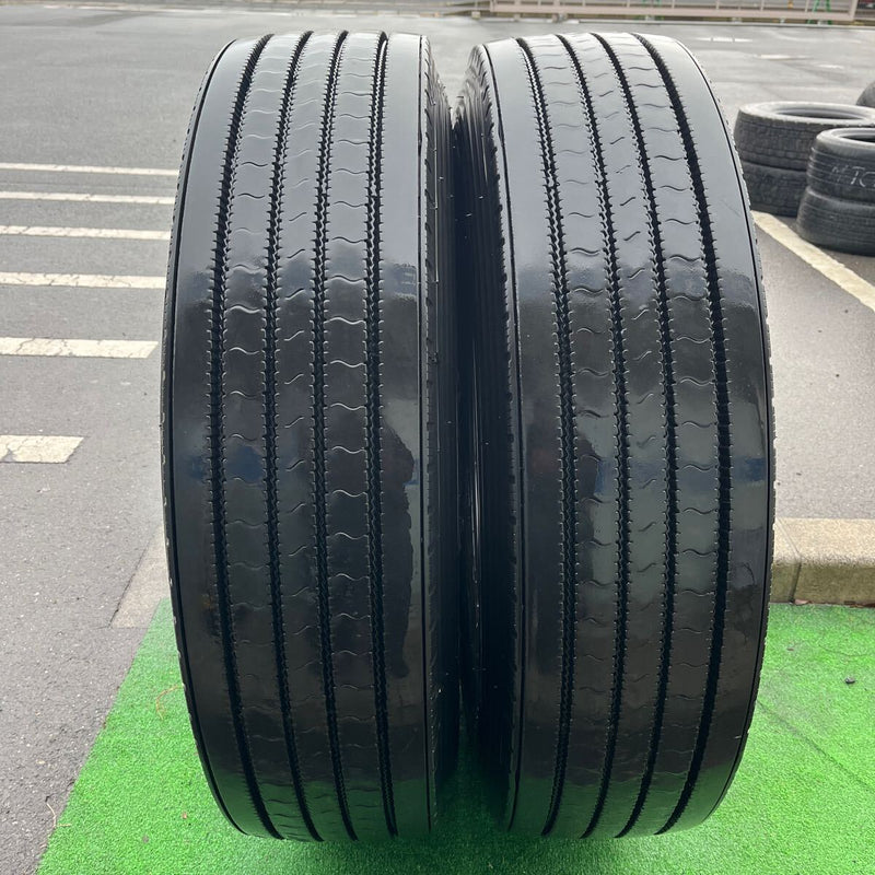 11R22.5 TOYO, M166 中古タテ溝　激安美品　2本セット：26000円