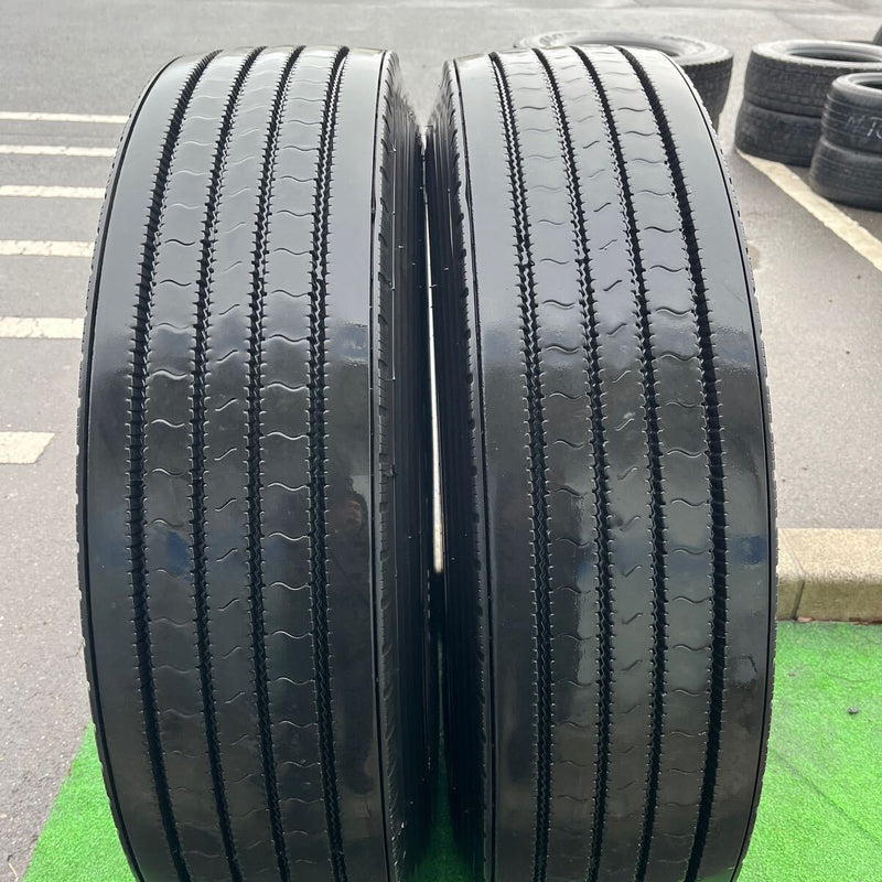 11R22.5 TOYO, M166 中古タテ溝　激安美品　2本セット：26000円