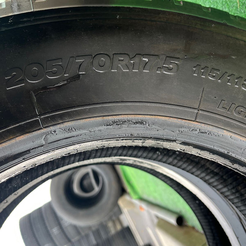 205/70R17.5 BRIDGESTONE, R207 中古タテ溝　激安美品　　2本セット：10000円