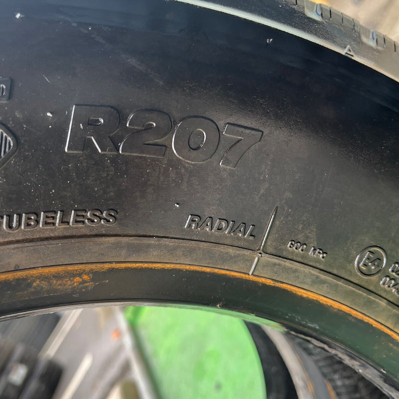 205/70R17.5 BRIDGESTONE, R207 中古タテ溝　激安美品　　2本セット：10000円