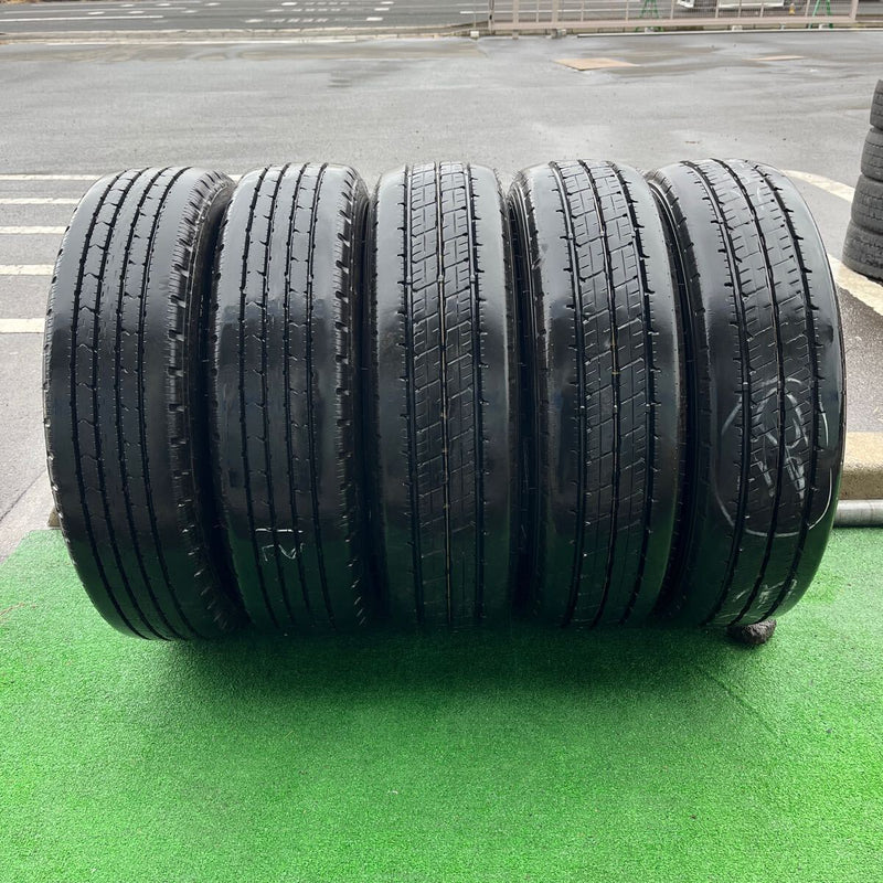 205/75R16　中古タテ溝　激安美品　4本＋1本セット：19000円