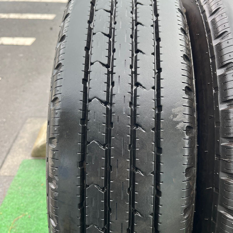 205/75R16　中古タテ溝　激安美品　4本＋1本セット：19000円