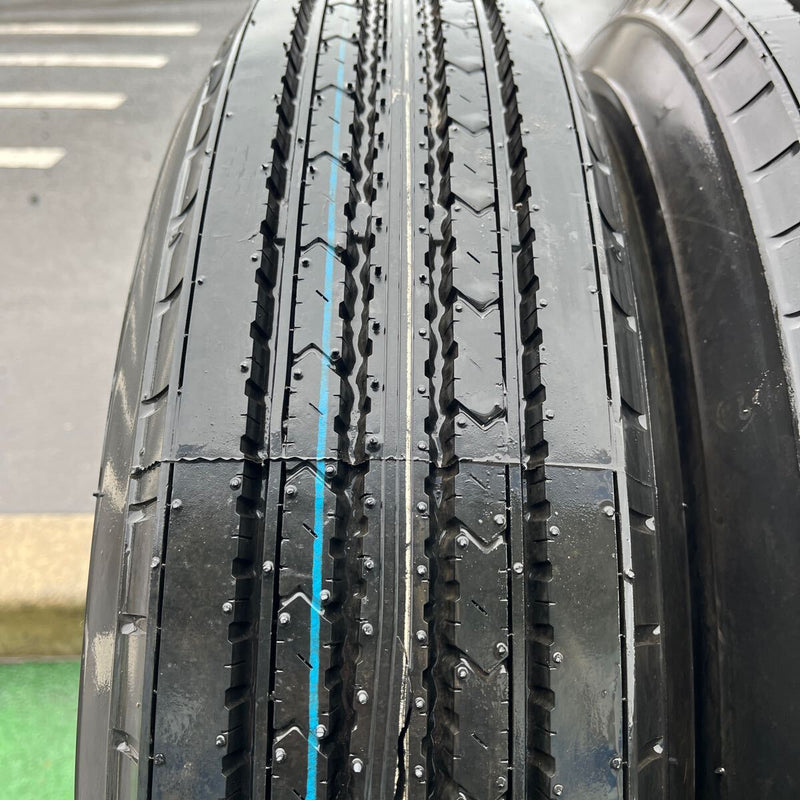 225/80R17.5 DUNLOP, SP330 　激安美品　　2本セット：13000円