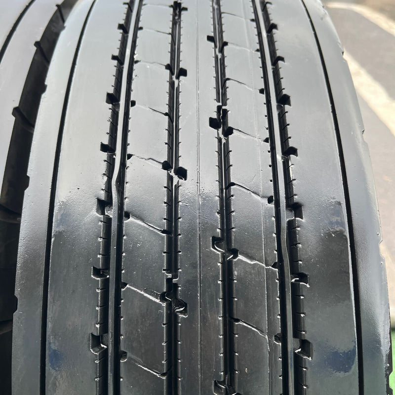 215/70R17.5 123/121 LT, BRIDGESTONE, R173 中古タテ溝　2020年製 激安美品　　6本セット：42000円