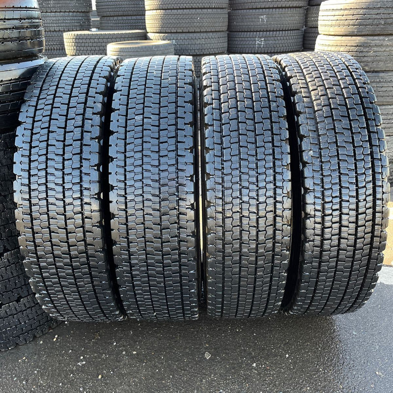 11R22.5 16PR BRIDGESTONE, W900 中古スタッドレス　激安美品　4本セット：77000円