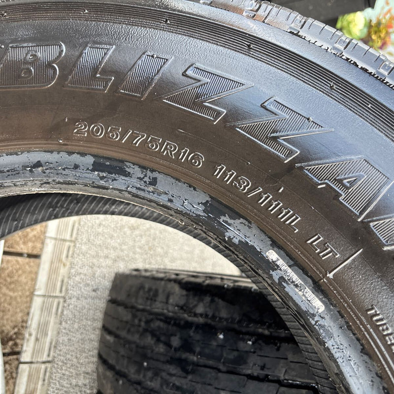 205/75R16 113/111L LT 中古再生タイヤ　2＋1本セット:13200円