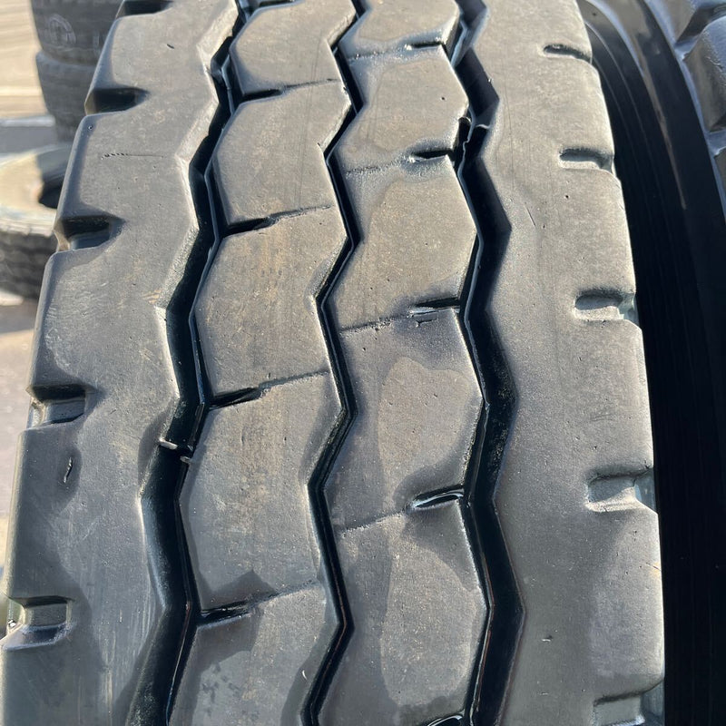 11R22.5 BRIDGESTONE, G570 ダンプ用　激安美品　2本セット：30000円