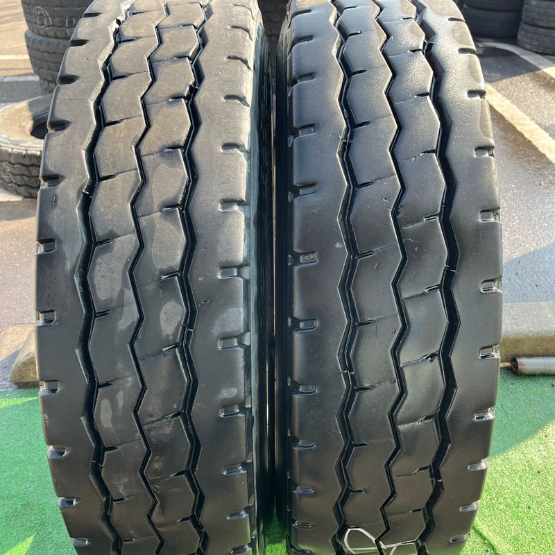 11R22.5 BRIDGESTONE, G570 ダンプ用　激安美品　2本セット：30000円