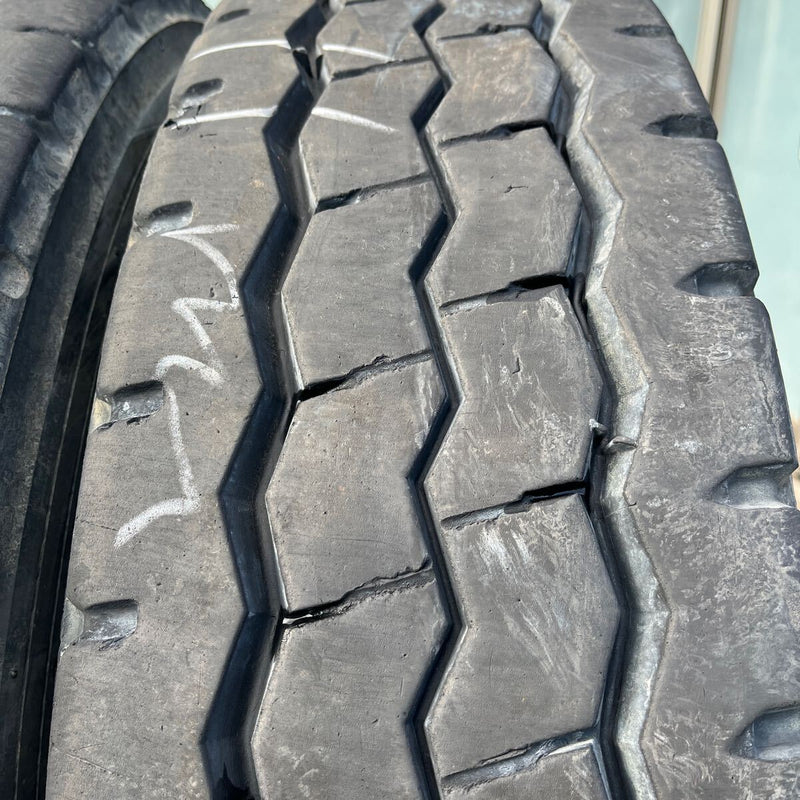 11R22.5 BRIDGESTONE, G570 激安美品　2本セット：30000円