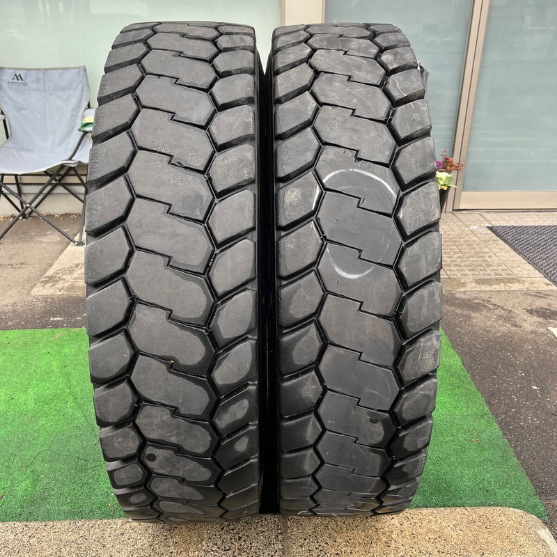 11R22.5 16PR BRIDGESTONE, L370 ゲタ山激安美品　2本セット：27000円