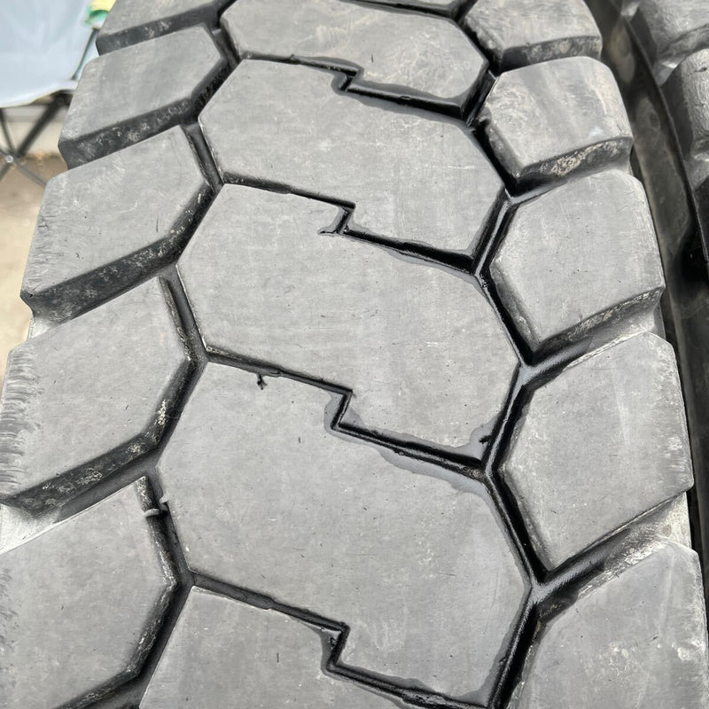 11R22.5 16PR BRIDGESTONE, L370 ゲタ山激安美品　2本セット：27000円