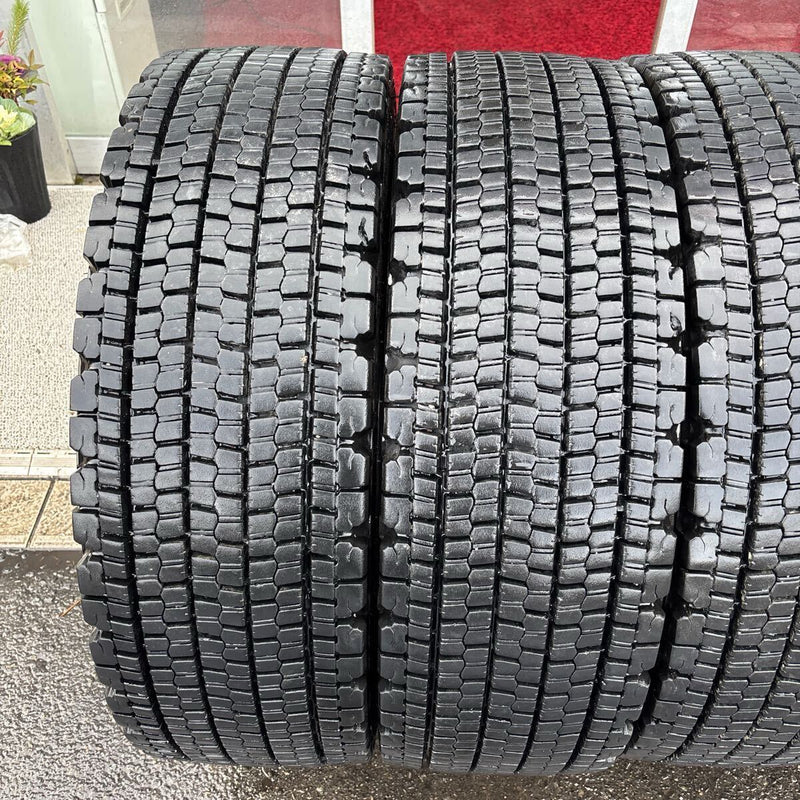 245/70R19.5 BRIDGESTONE W900 中古地山　スタッドレス　4本セット：42000円