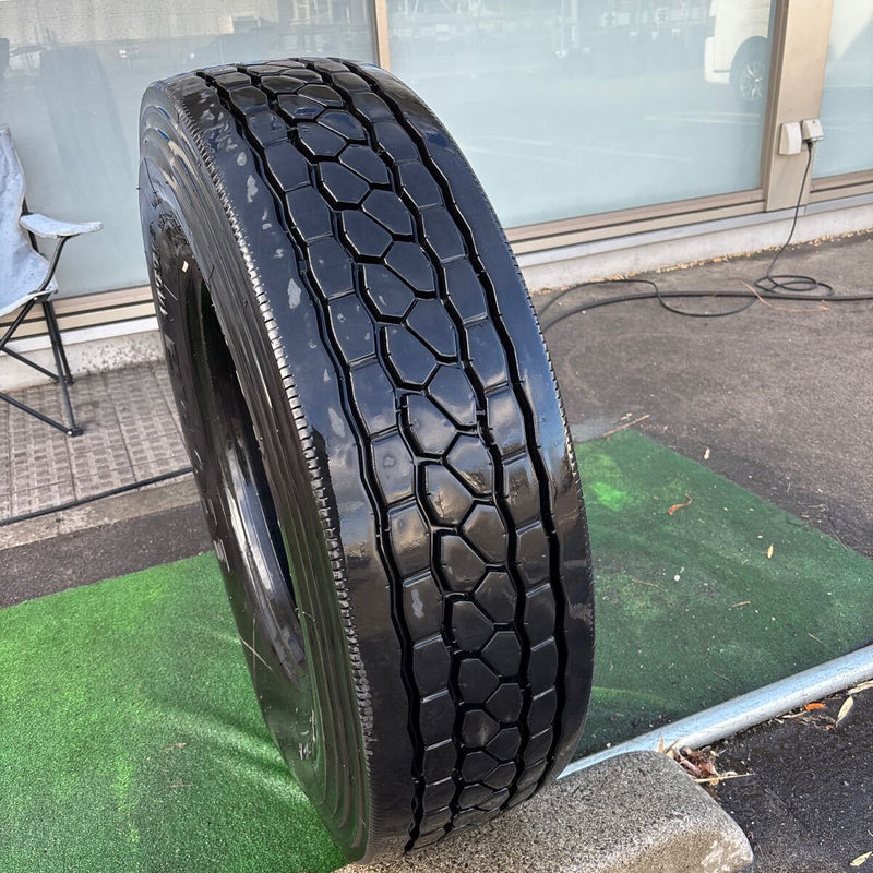 295/80R22.5 153/150J BRIDGESTONE M801 中古地山　１本:20000円