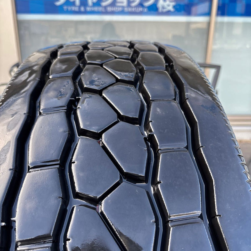 295/80R22.5 153/150J BRIDGESTONE M801 中古地山　１本:20000円