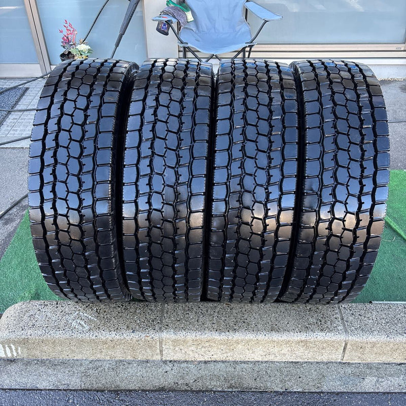 245/70R19.5 BRIDGESTONE M888 中古地山　ミックス　4本セット：96000円