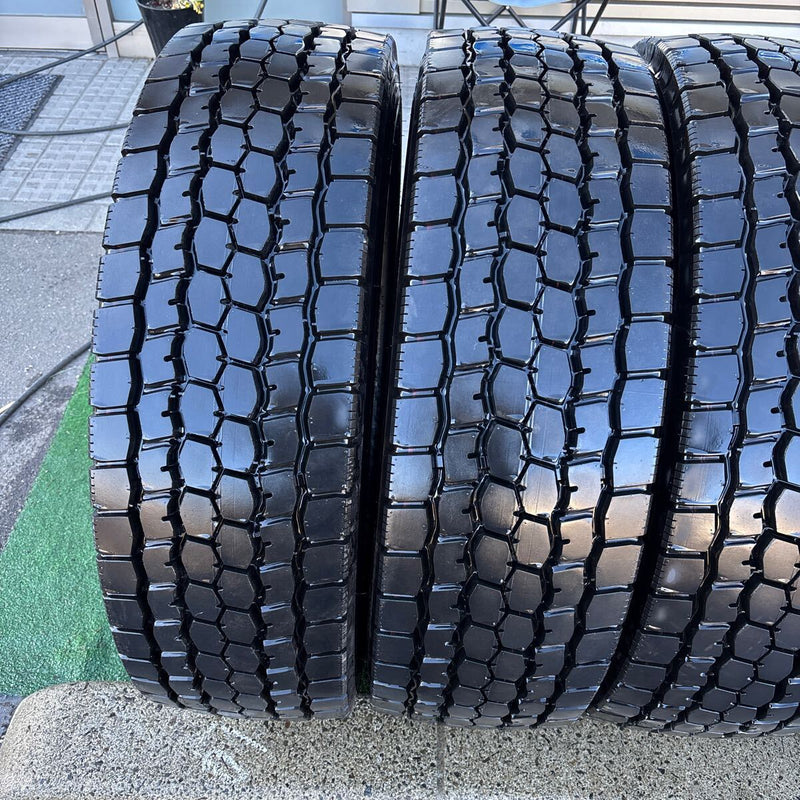 245/70R19.5 BRIDGESTONE M888 中古地山　ミックス　4本セット：96000円