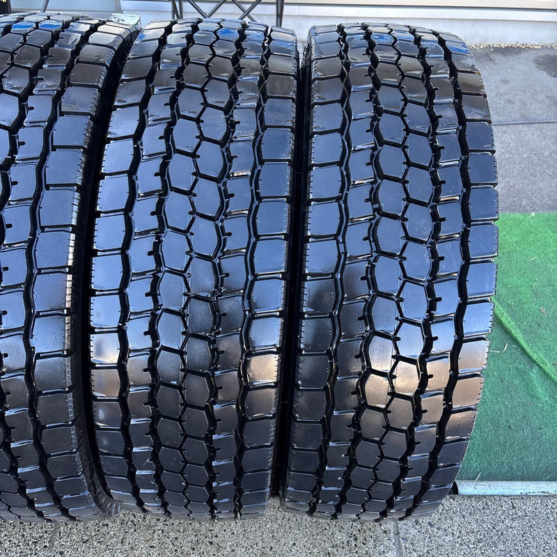 245/70R19.5 BRIDGESTONE M888 中古地山　ミックス　4本セット：96000円