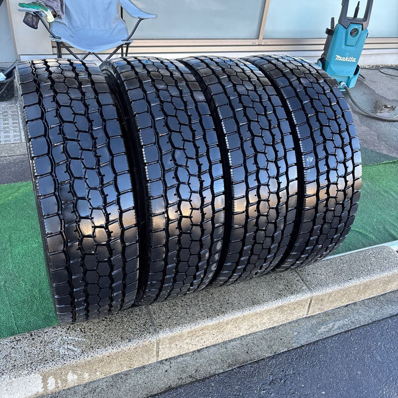 245/70R19.5 BRIDGESTONE M888 2024年製 中古地山　ミックス　4本セット：97000円