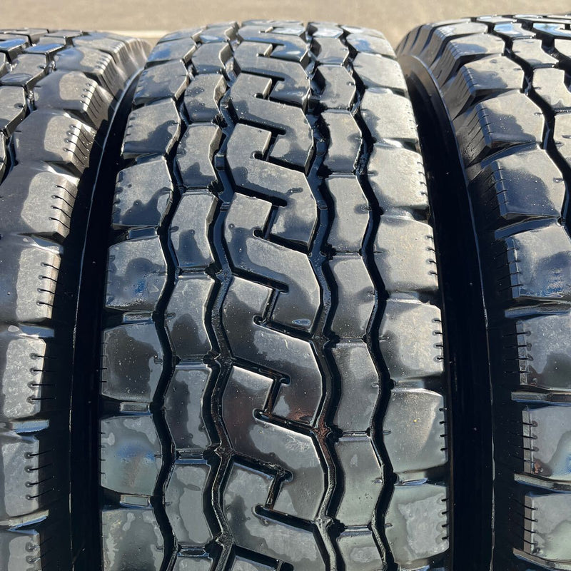 225/70R16 BRIDGESTONE, M812 ミックスタイヤ　激安美品　　4本セット：23000円