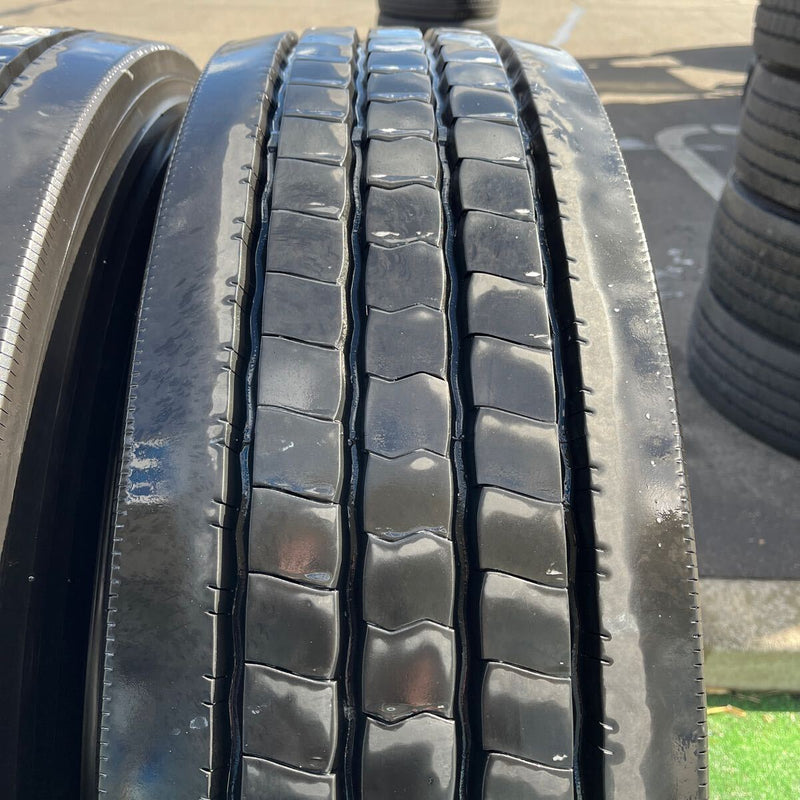 295/80R22.5 DUNLOP, SP122 タテ溝　激安美品　2本セット：38000円