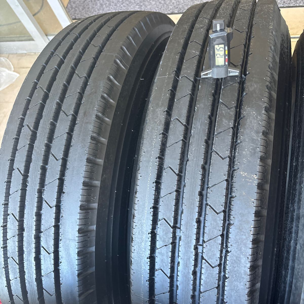 285/85R22.5 ブリヂストン ほぼ新品 2024年製 激安美品 4本