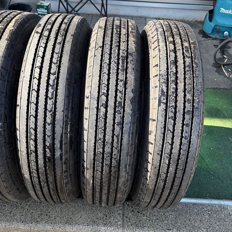 225/80R17.5 DUNLOP SP330K 地山　たて溝 ほぼ新品　6本セット:42000円