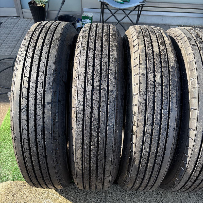 225/80R17.5 DUNLOP SP330K 地山　たて溝 ほぼ新品　6本セット:42000円