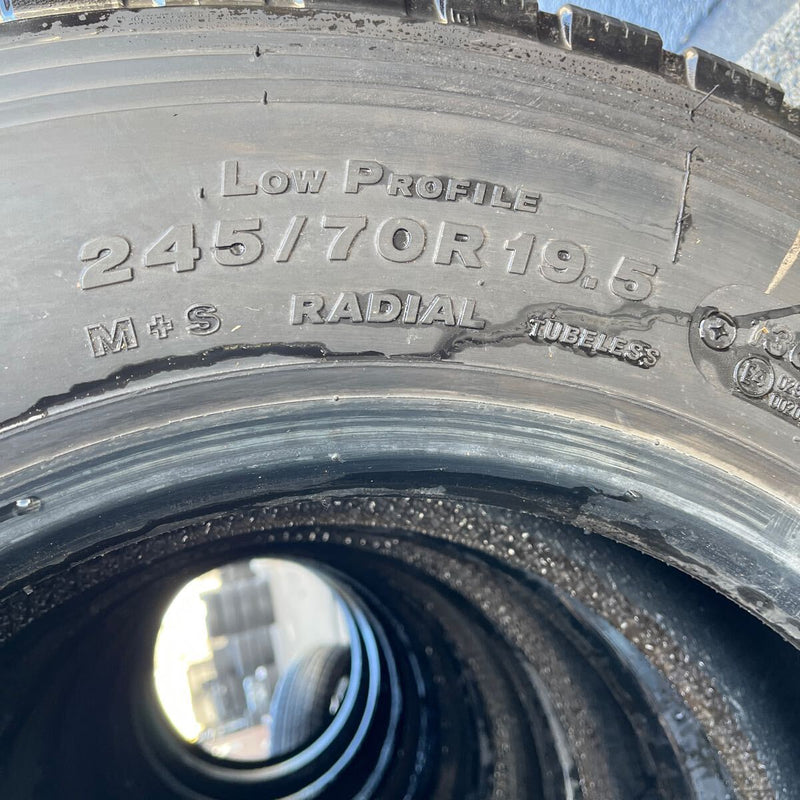 245/70R19.5 BRIDGESTONE, ほぼ新品　M801 バリ溝ミックス　2024年製 激安美品　8本セット：198000円