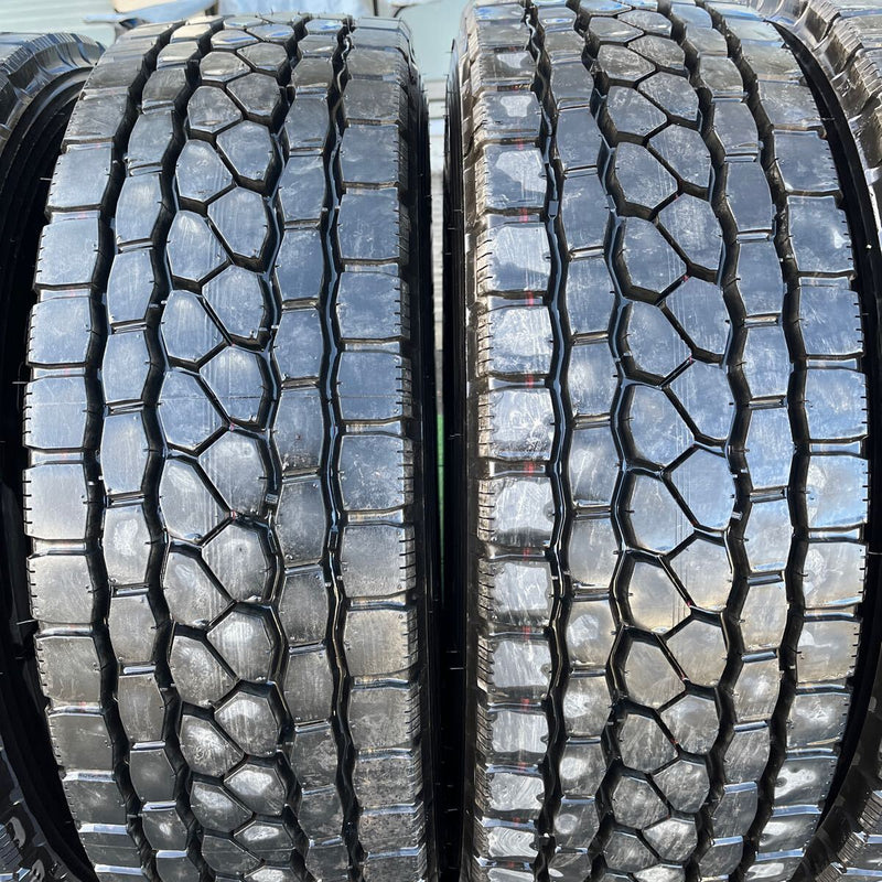 245/70R19.5 BRIDGESTONE, ほぼ新品　M801 バリ溝ミックス　2024年製 激安美品　8本セット：198000円