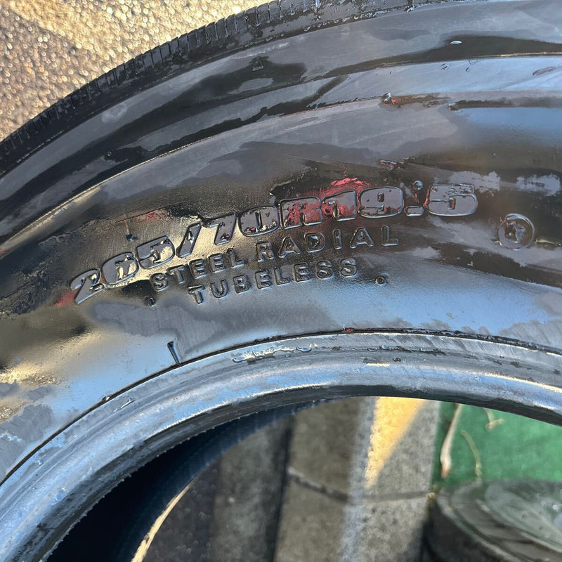 265/70R19.5 DUNLOP SP122 中古　たて溝　年式古め2本セット:20000円