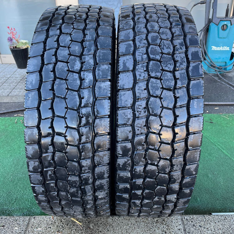 265/70R19.5 BRIDGESTONE, M888 激安美品　2本セット：42000円