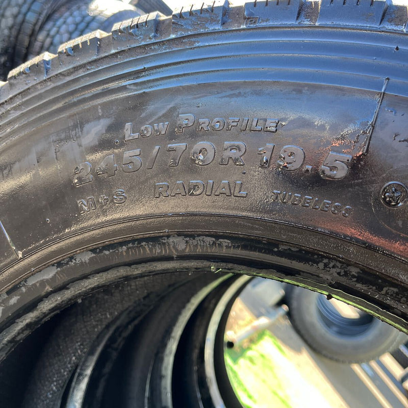 245/70R19.5 BRIDGESTONE, ミックスタイヤ　美品　4本セット：89000円