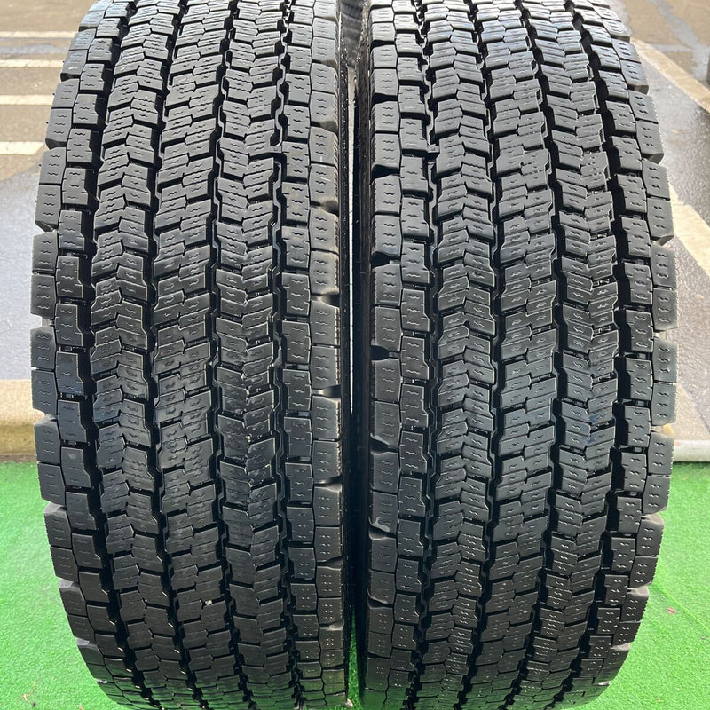 295/80R22.5 YOKOHAMA, 905W スタッドレス　激安美品　2本セット：43000円