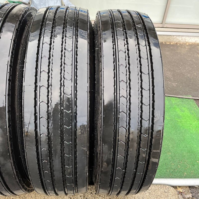 275/80R22.5 DUNLOP SP330 2024年製 地山　たて溝　イボ付　4本セット:96000円