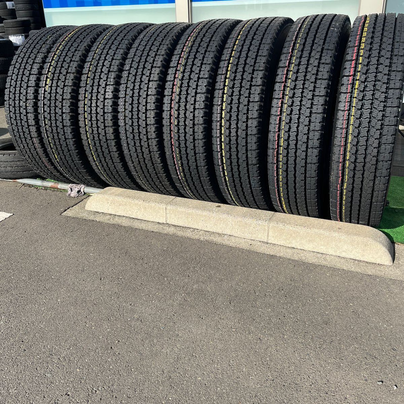 11R22.5 16PR 再生スタッドレス　M919 激安美品　8本セット：175000円
