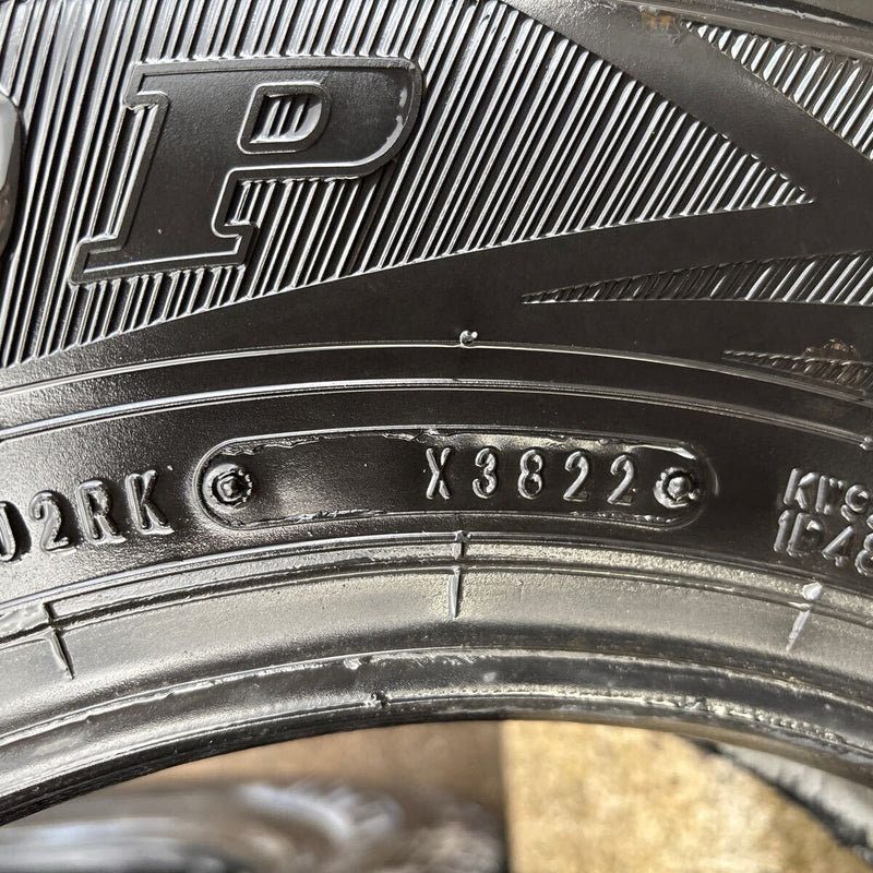 185/80R14 97/95N LT DUNLOP 中古スタッドレスタイヤ2本セット:8500円